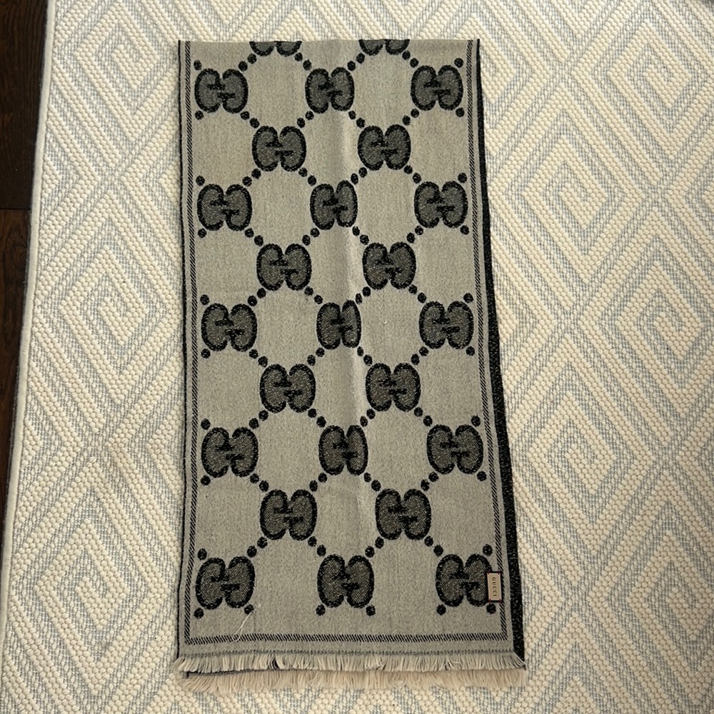 Gucci Gray and Black Scarf
